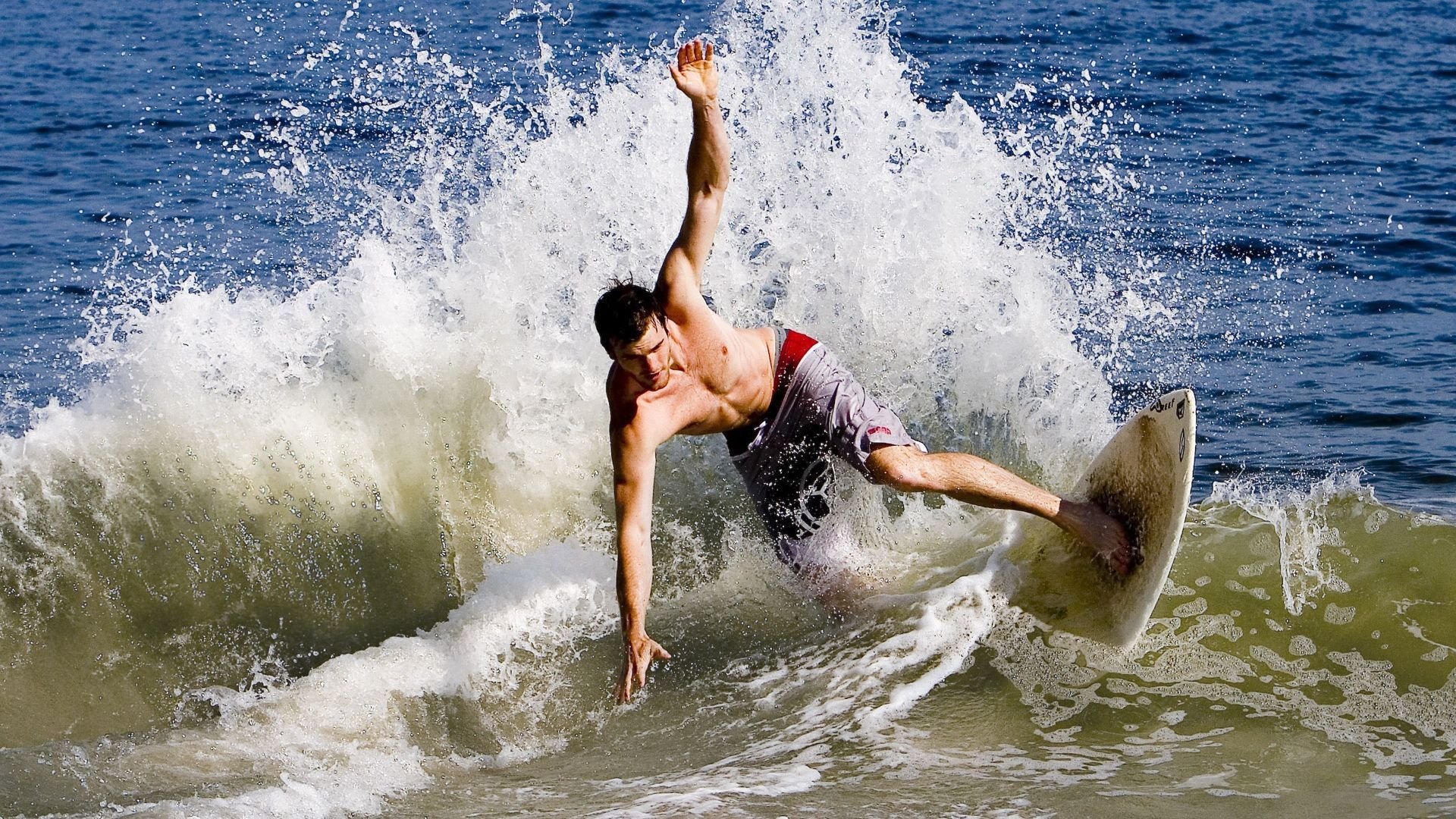 南非女足后卫因卡红牌，球队陷入人数劣势！，南非男足